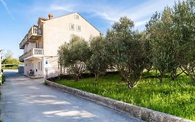 Francesca Guesthouse